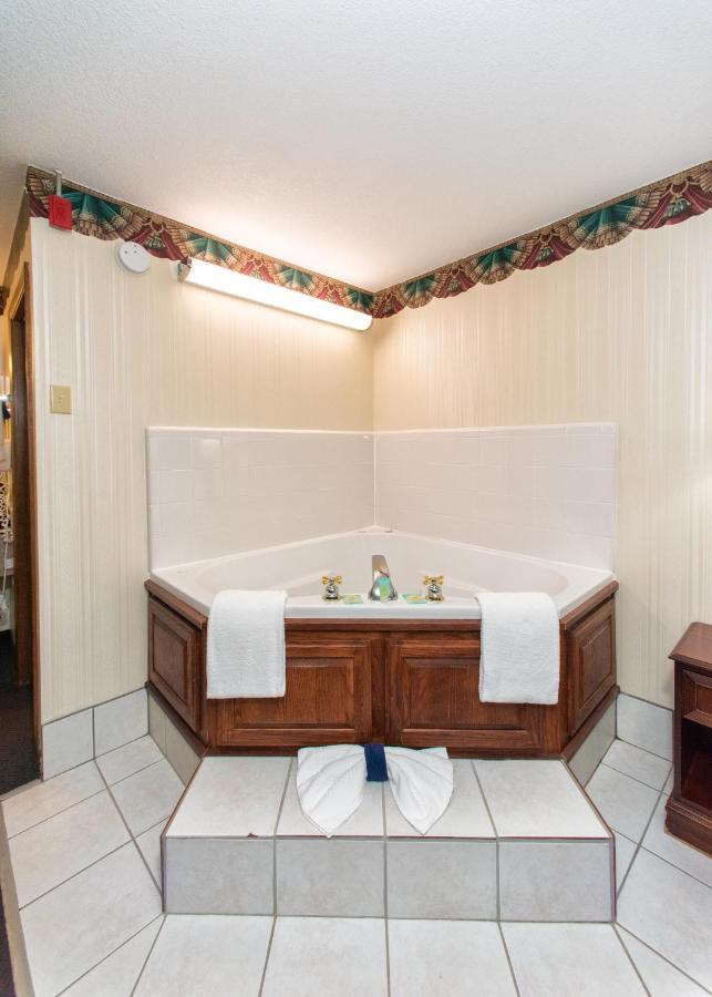 Ozarka Lodge Юрика Спрингс Экстерьер фото